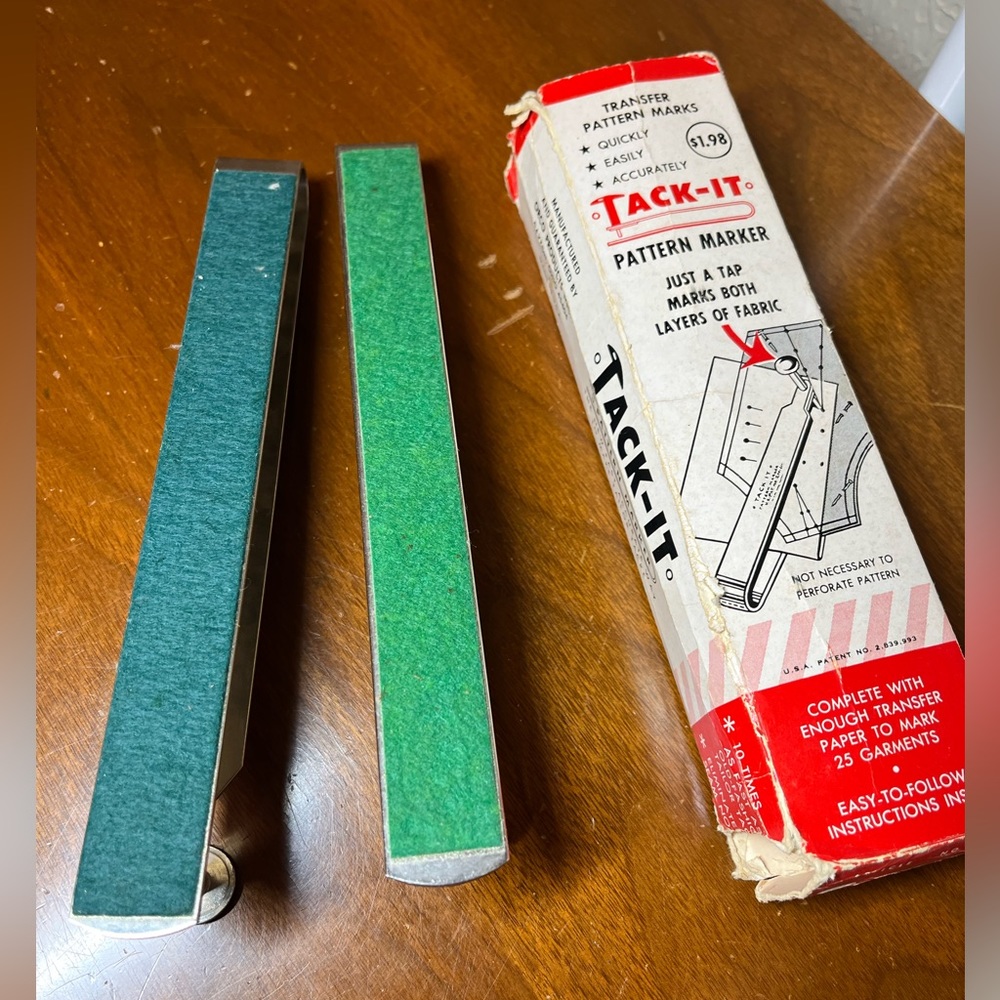 “Tack It” Pattern Markers (Set of 2) - Picture 3 of 6